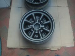 Closeup of one of the painted rims.