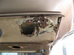 Rust on rear hatch door (may 09)
