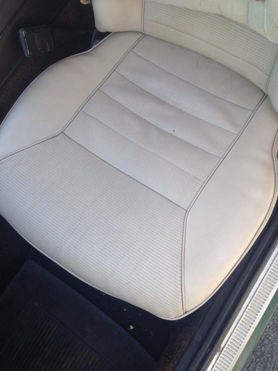 260Z%20Seat_zpsclwv0na3.jpg