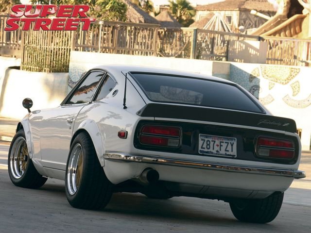 130_0507_16z+1973_nissan_240z+rear_view.jpg