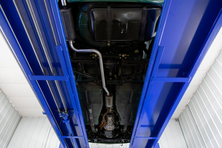 1971_datsun_240z_15789650197f52ae3f09-94