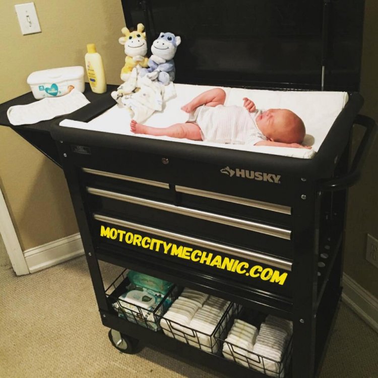 Genius dad uses toolbox as a nappy changing station for his baby ...