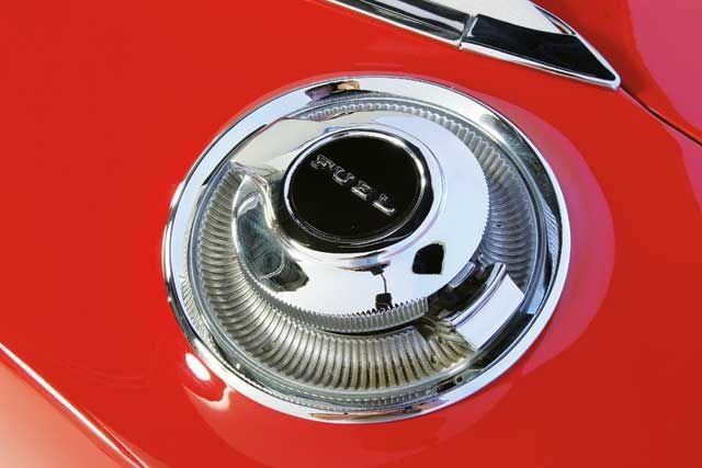 mopp_0804_06_z+1970_dodge_charger_RT+fuel_cap.jpg