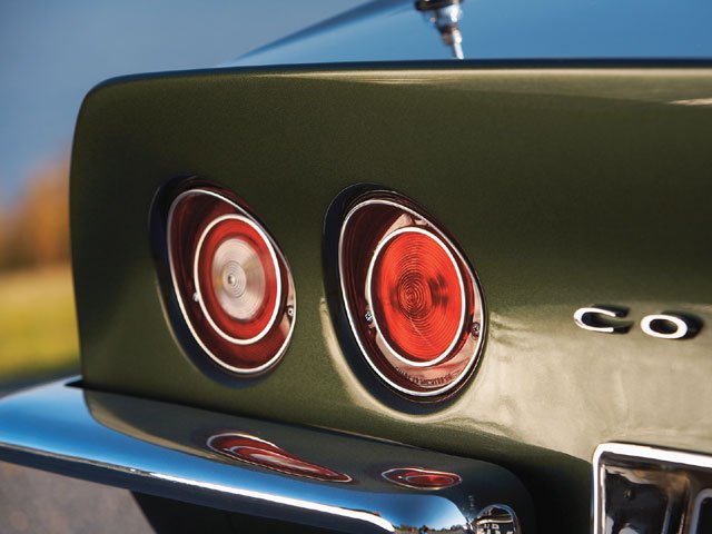 vemp_0705_09z+1969_l71_corvette_roadster+tail_lights.jpg