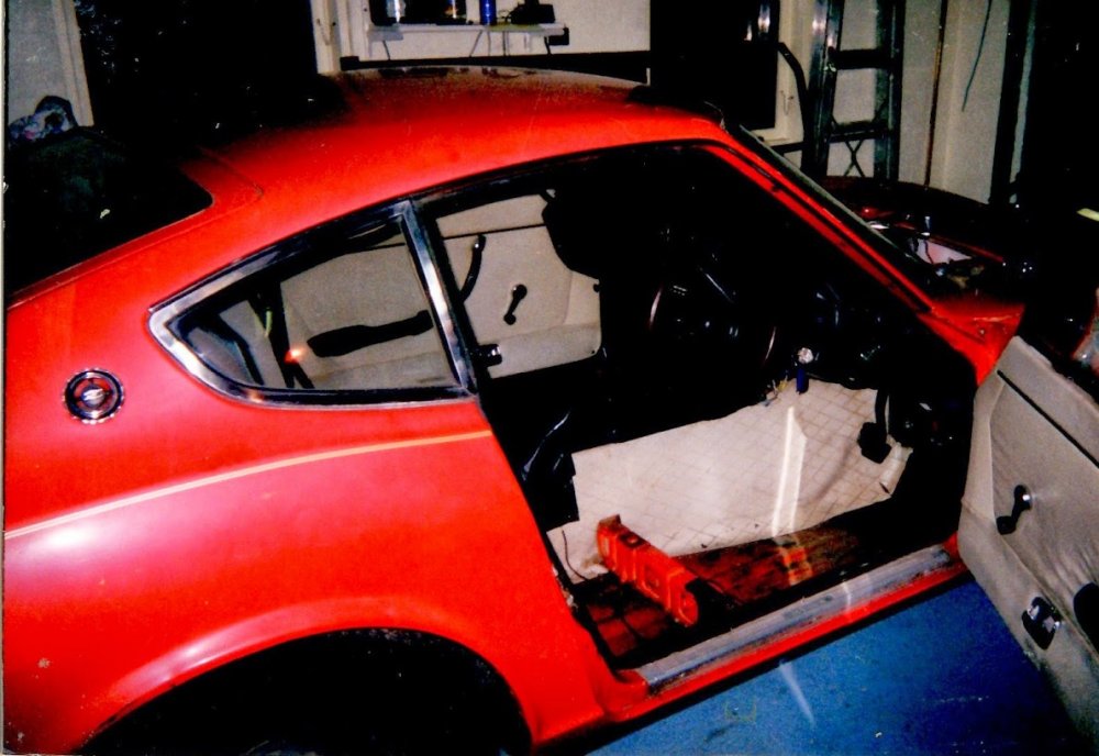 73-240z-Stripping-it-down2.jpg