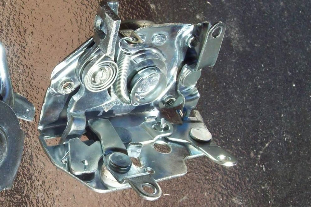 Door%20latch%201s_zpsp5ago9gk.jpg