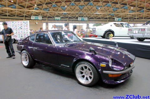 Paarse_240Z_met_flares_1_.jpg