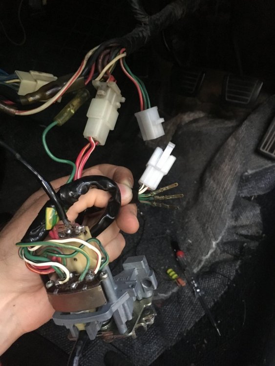 1351155526_turnsignalwires.thumb.jpg.3a471bff4e7176dde3e6aa400ee31646.jpg