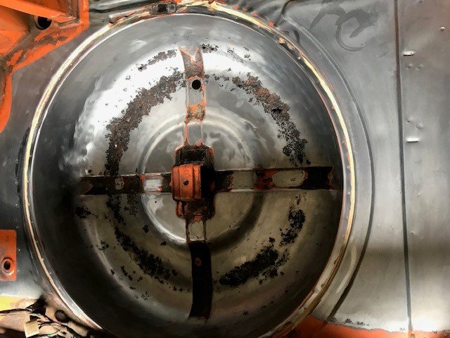 cleaned_spare_wheel_well.jpg.92d9d2fffa135bbc6bda89ae8fc08cde.jpg