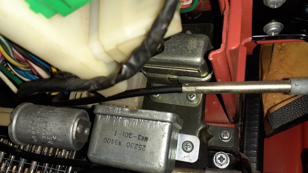 260Z above fuse box.jpg