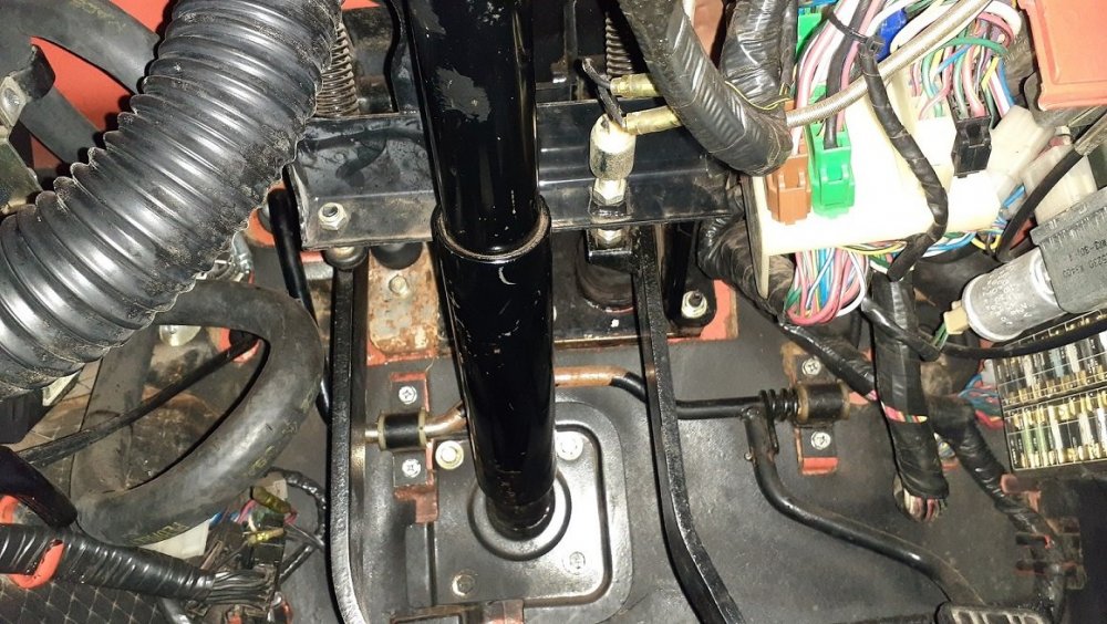 RS30 RHS under dash.jpg