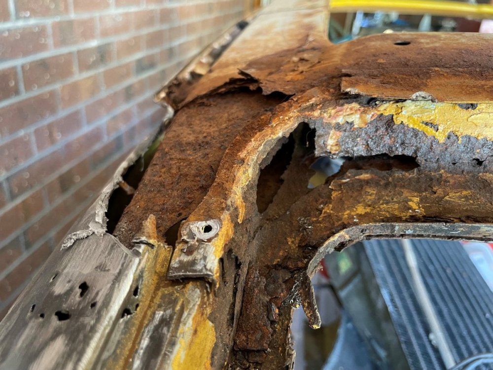 260z roof rust 1 - Copy.jpg