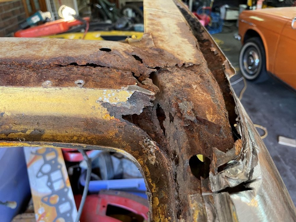 260z roof rust 3 - Copy.jpg